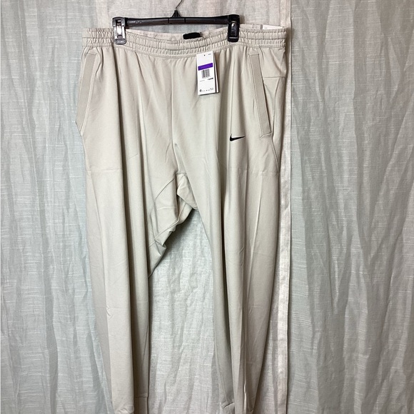 NWT Nike Sportswear White Training Pants; Size: 3XL